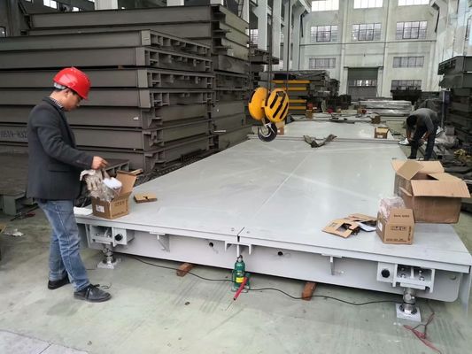 貨物自動車のダンプ トラックは80トンを100トンの橋ばかり21メートルのプラットホームの長さ量ります
