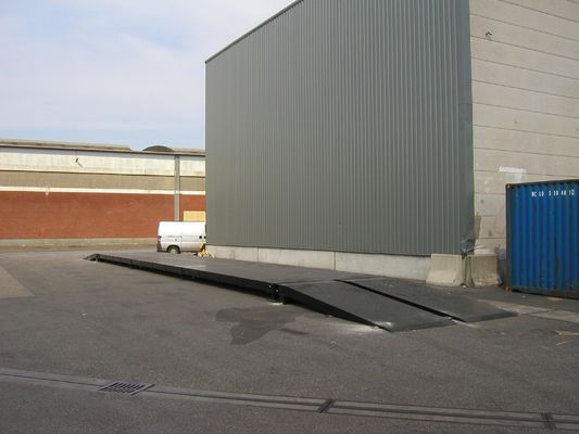 重量機械橋ばかりの多デッキの橋ばかり/重量を量るキャラバンをトラックで運んで下さい